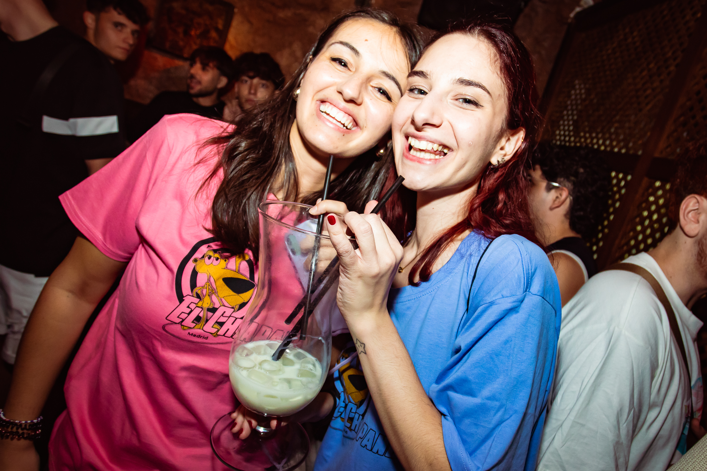 Fiesta temática en discoteca universitaria